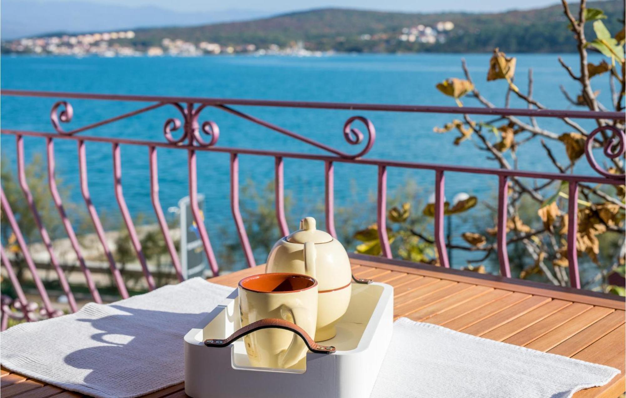 Gorgeous Apartment In Cizici With House Sea View Exterior foto